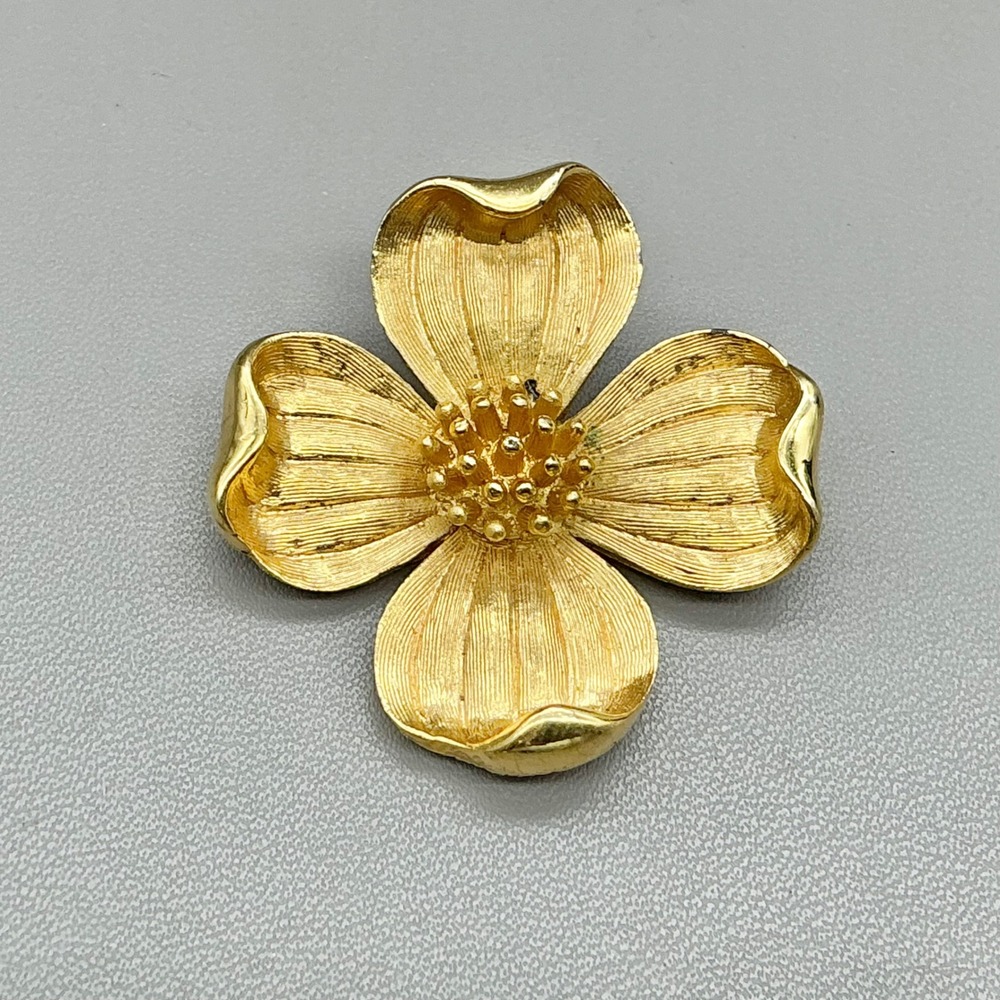 Crown Trifari Brooch Women Gold Tone Vintage Brushed Textured Dogwood Flower Pin